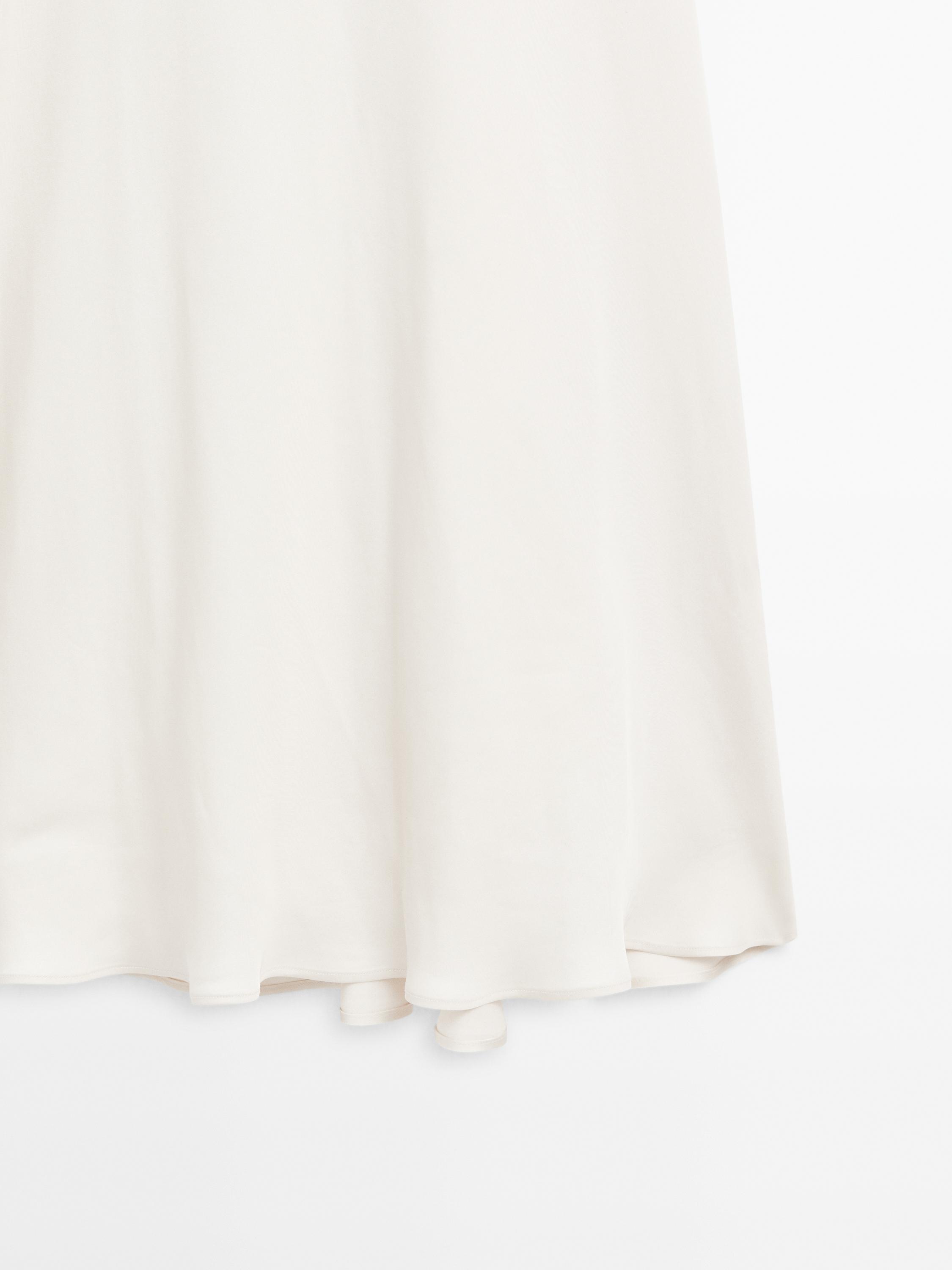 Robe midi style nuisette satinée